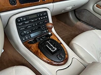 Jaguar xkr 4.0 v8 convertible 363pk 2001 (lpg) , n-457-kk youngtimer - afbeelding 18 van  37