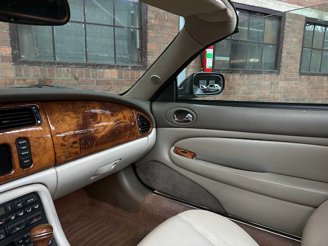 Jaguar xkr 4.0 v8 convertible 363pk 2001 (lpg) , n-457-kk youngtimer - afbeelding 20 van  37