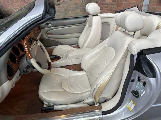 Jaguar xkr 4.0 v8 convertible 363pk 2001 (lpg) , n-457-kk youngtimer - afbeelding 22 van  37