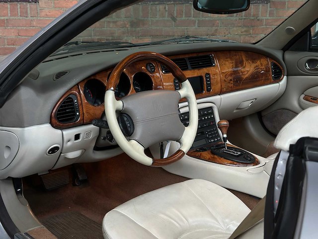 Jaguar xkr 4.0 v8 convertible 363pk 2001 (lpg) , n-457-kk youngtimer - afbeelding 10 van  37
