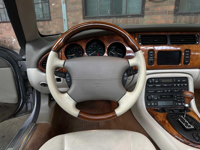 Jaguar xkr 4.0 v8 convertible 363pk 2001 (lpg) , n-457-kk youngtimer - afbeelding 11 van  37