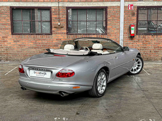 Jaguar xkr 4.0 v8 convertible 363pk 2001, n-457-kk youngtimer - afbeelding 2 van  37