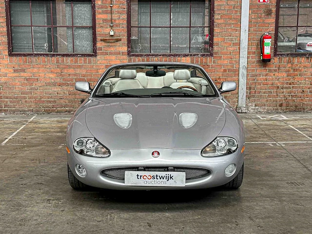 Jaguar xkr 4.0 v8 convertible 363pk 2001, n-457-kk youngtimer - afbeelding 32 van  37