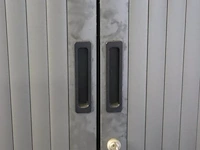 Jalouziedeurkast incl. sleutel - 120x48x199cm - afbeelding 2 van  3