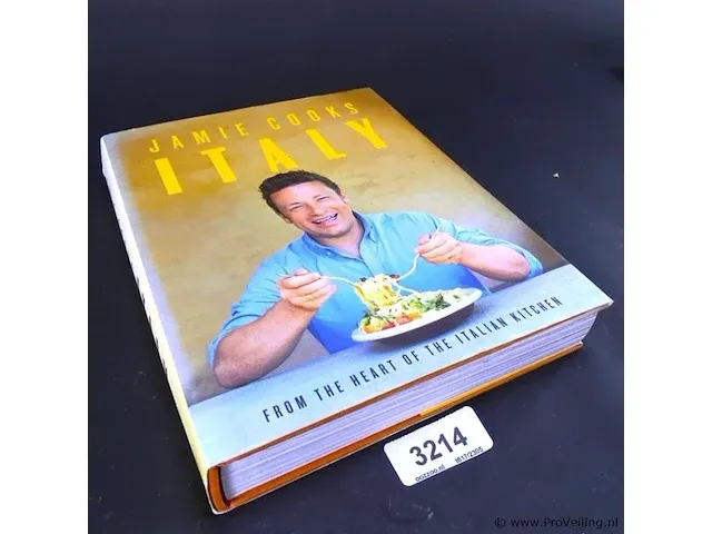 Jamie oliver. jamie cooks italy - afbeelding 1 van  5
