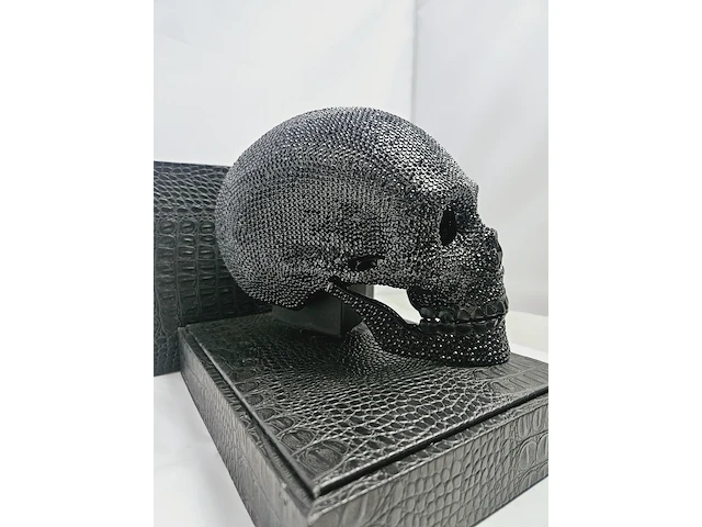 Jan roedema x damian hirst - 10.000 diamanten skullhead reproductie - afbeelding 11 van  11