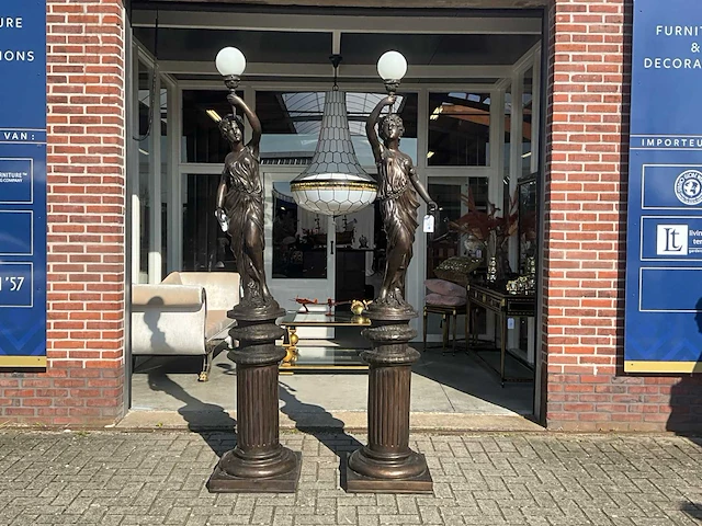 Jansen furniture bronzen standbeeld met lamp (2x) - afbeelding 2 van  8