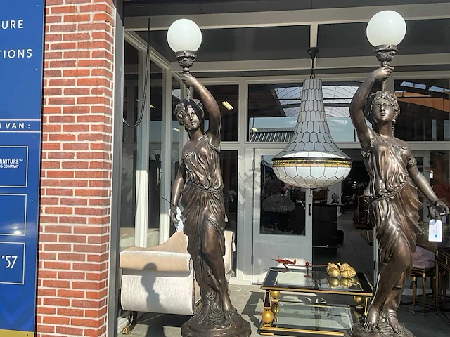 Jansen furniture bronzen standbeeld met lamp (2x) - afbeelding 3 van  8