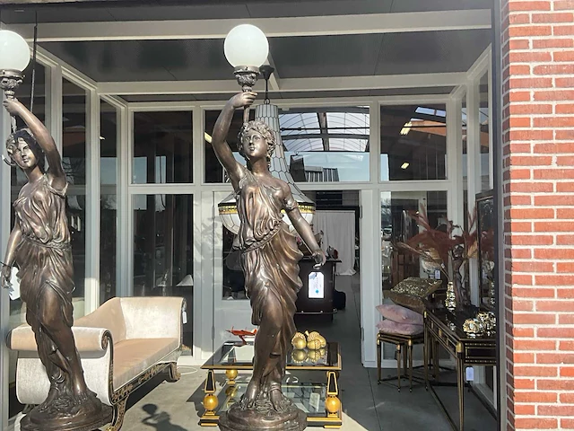 Jansen furniture bronzen standbeeld met lamp (2x) - afbeelding 4 van  8