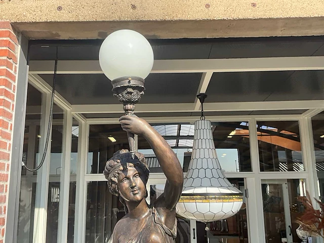 Jansen furniture bronzen standbeeld met lamp (2x) - afbeelding 6 van  8