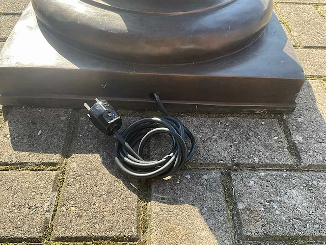 Jansen furniture bronzen standbeeld met lamp (2x) - afbeelding 7 van  8