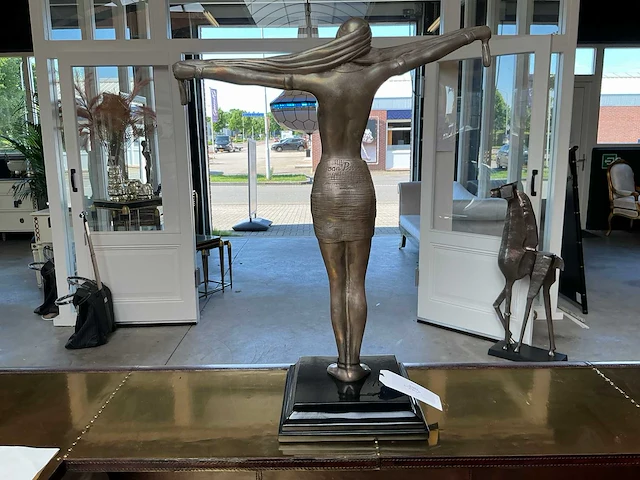 Jansen furniture dame bronzen beeld - afbeelding 3 van  5