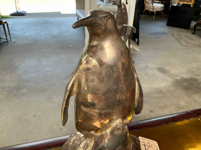 Jansen furniture pinguïn bronzen beeld - afbeelding 2 van  4