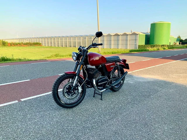 Jawa customized motorfiets - afbeelding 1 van  15