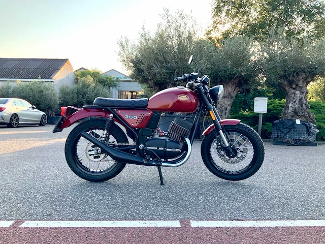 Jawa customized motorfiets - afbeelding 11 van  15
