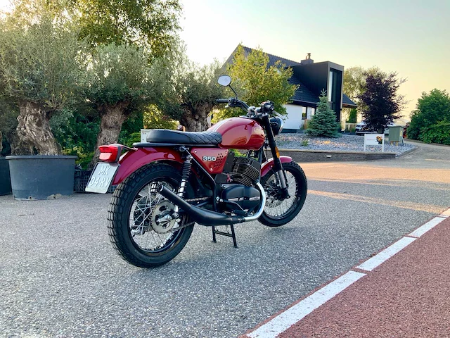 Jawa customized motorfiets - afbeelding 12 van  15