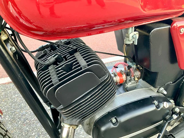 Jawa customized motorfiets - afbeelding 15 van  15
