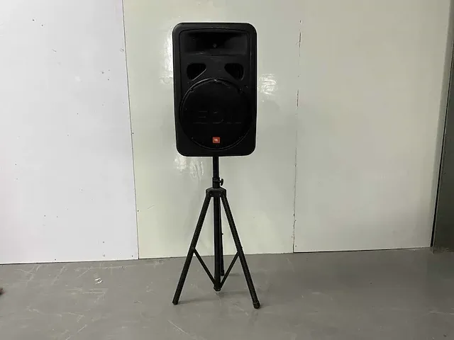 Jbl eon15 powered speaker op statief speaker - afbeelding 1 van  10