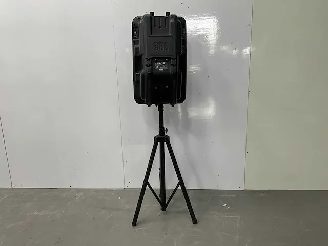 Jbl eon15 powered speaker op statief speaker - afbeelding 6 van  10