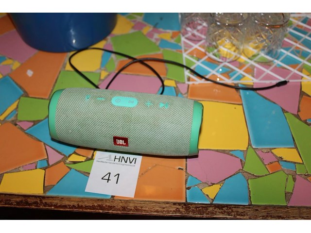Jbl speaker in kleur groen. - afbeelding 1 van  2