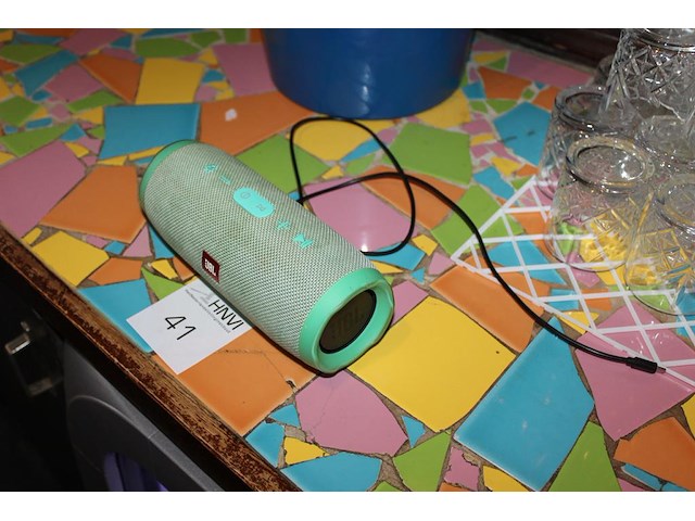 Jbl speaker in kleur groen. - afbeelding 2 van  2