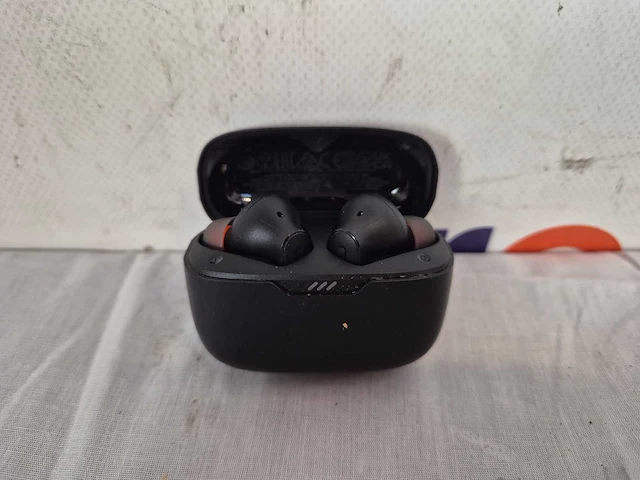 Jbl tune 230nc tws - volledig draadloze oordopjes met noise cancelling - zwart - afbeelding 2 van  2
