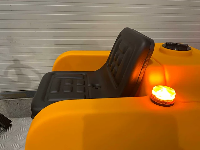 Jcb - 2025 - b4 - zelfrijdende opzitveegmachine - afbeelding 5 van  30