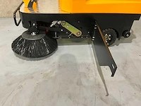 Jcb - 2025 - b4 - zelfrijdende opzitveegmachine - afbeelding 6 van  30