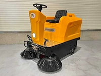 Jcb - 2025 - b4 - zelfrijdende opzitveegmachine