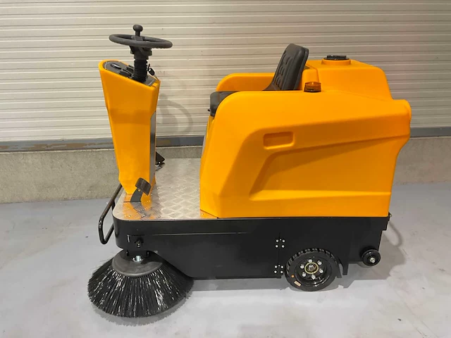 Jcb - 2025 - b4 - zelfrijdende opzitveegmachine - afbeelding 23 van  30