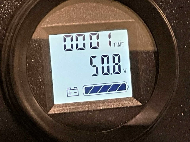 Jcb - 2025 - b4 - zelfrijdende opzitveegmachine - afbeelding 8 van  30