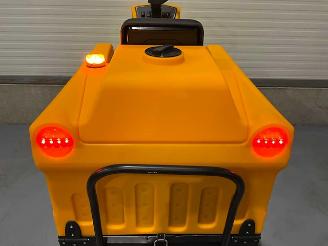 Jcb - 2025 - b4 - zelfrijdende opzitveegmachine - afbeelding 13 van  30