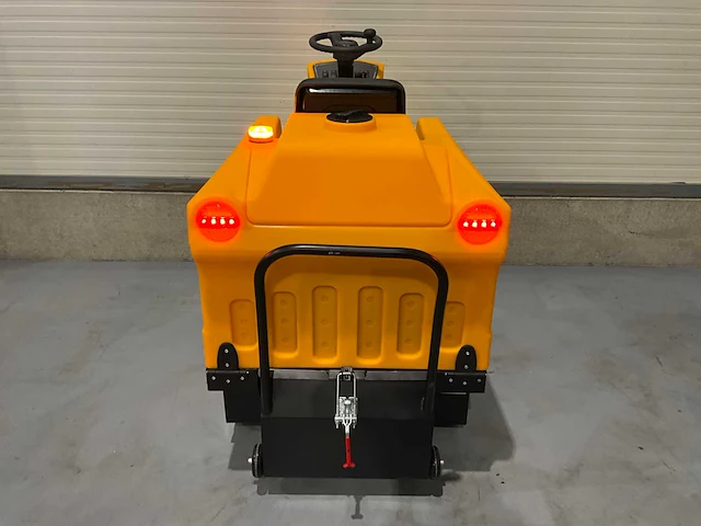 Jcb - 2025 - b4 - zelfrijdende opzitveegmachine - afbeelding 26 van  30