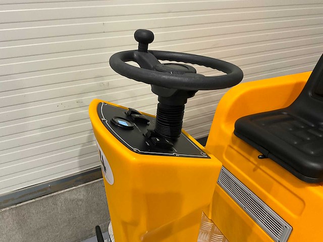 Jcb - 2025 - b4 - zelfrijdende opzitveegmachine - afbeelding 3 van  30