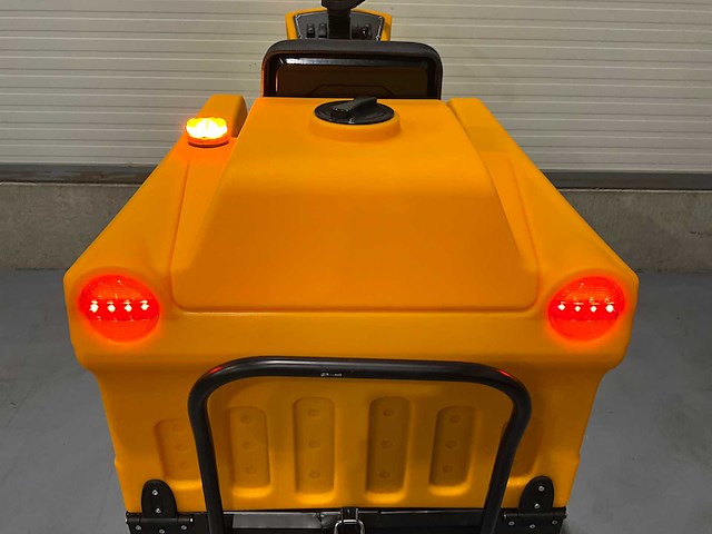 Jcb - 2025 - b4 - zelfrijdende opzitveegmachine - afbeelding 20 van  30