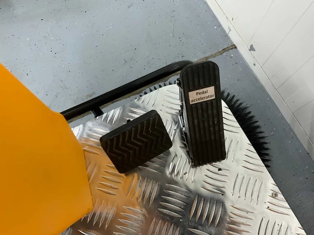 Jcb - b4 - zelfrijdende veegmachine - afbeelding 2 van  19