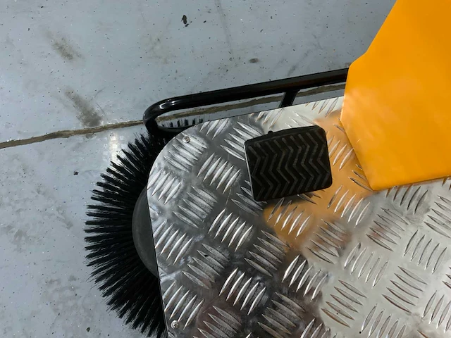 Jcb - b4 - zelfrijdende veegmachine - afbeelding 3 van  19