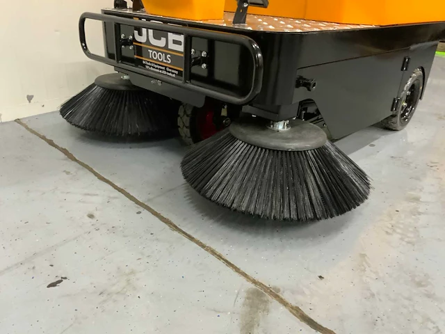 Jcb - b4 - zelfrijdende veegmachine - afbeelding 4 van  19