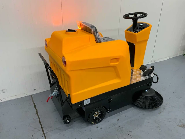 Jcb - b4 - zelfrijdende veegmachine - afbeelding 9 van  19