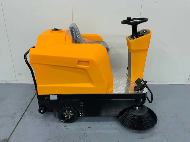 Jcb - b4 - zelfrijdende veegmachine - afbeelding 10 van  19