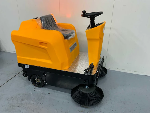 Jcb - b4 - zelfrijdende veegmachine - afbeelding 11 van  19