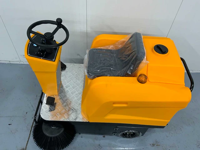 Jcb - b4 - zelfrijdende veegmachine - afbeelding 17 van  19