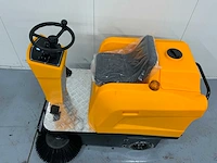 Jcb - b4 - zelfrijdende veegmachine - afbeelding 17 van  19