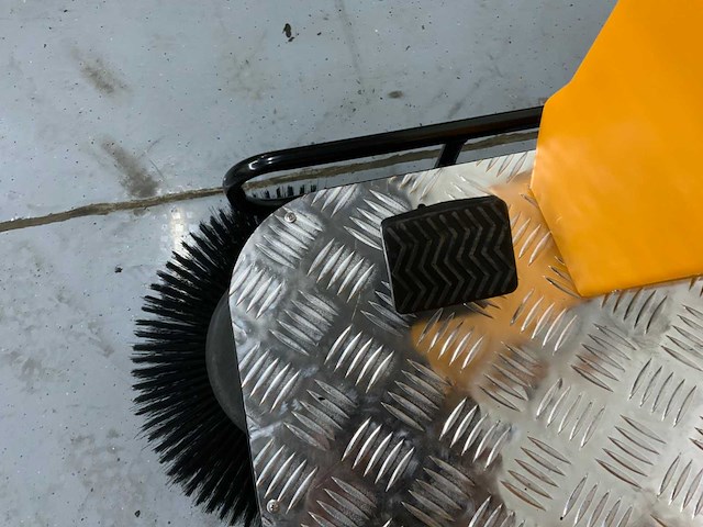 Jcb - b4 - zelfrijdende veegmachine - afbeelding 2 van  17