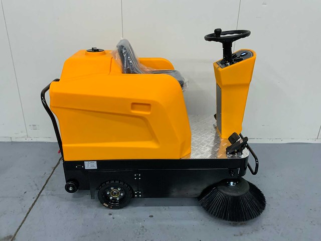 Jcb - b4 - zelfrijdende veegmachine - afbeelding 8 van  17