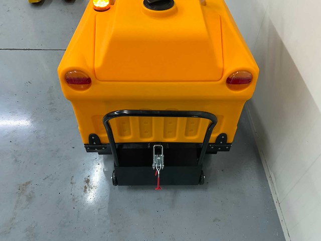 Jcb - b4 - zelfrijdende veegmachine - afbeelding 13 van  17