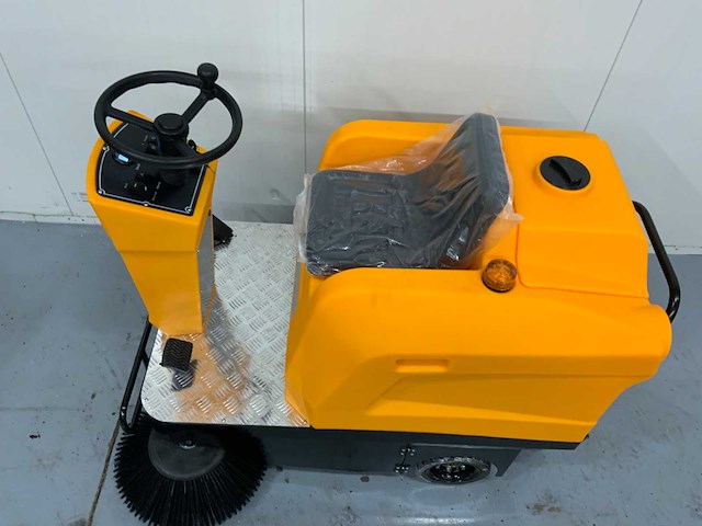 Jcb - b4 - zelfrijdende veegmachine - afbeelding 14 van  17