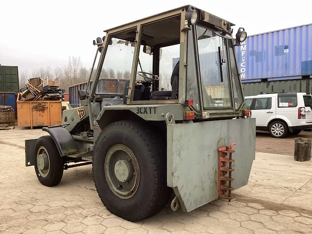 Jcb tweewielaangedreven landbouwtractor - afbeelding 4 van  11