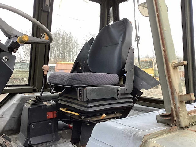 Jcb tweewielaangedreven landbouwtractor - afbeelding 5 van  11