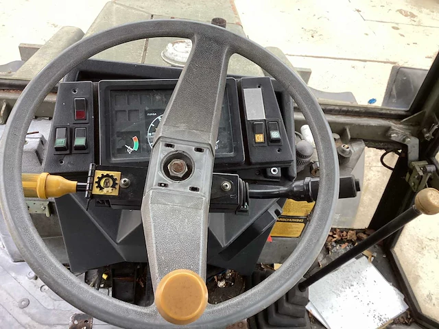 Jcb tweewielaangedreven landbouwtractor - afbeelding 6 van  11